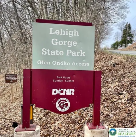10 mins from Glen Onoko Access to the Lehigh Gorge State Park