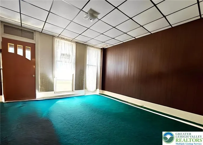 Spacious living room