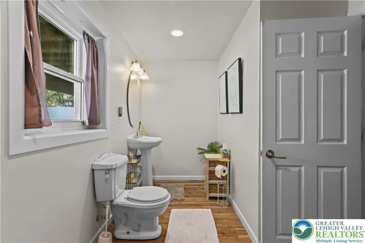 Lower level full bath