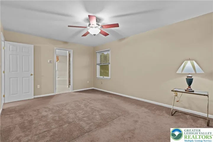Plenty of Room, ceiling Light/Fan for extra comfot