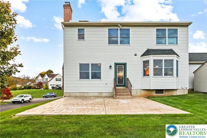 Plenty of Room for Grilling & Entertaining