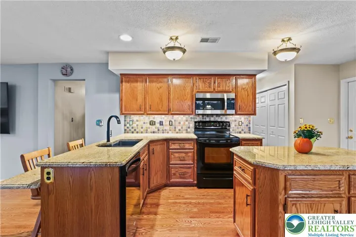 A Peninsula w/ Deep Double Sink & lots of workspace