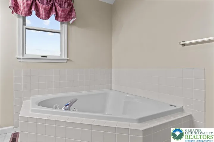 And a Jacuzzi Jetted Garden Tub