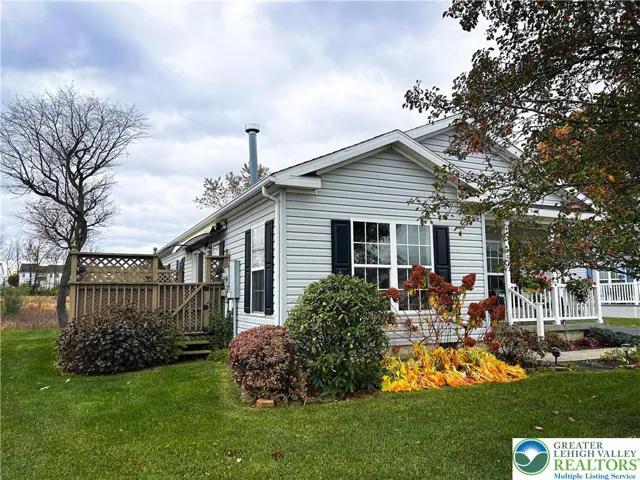 Private deck off of kitchen