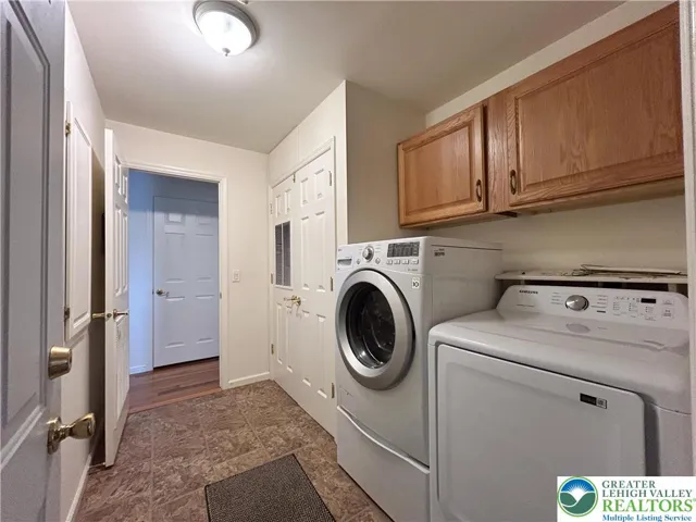 Laundry/mud room off of the garage