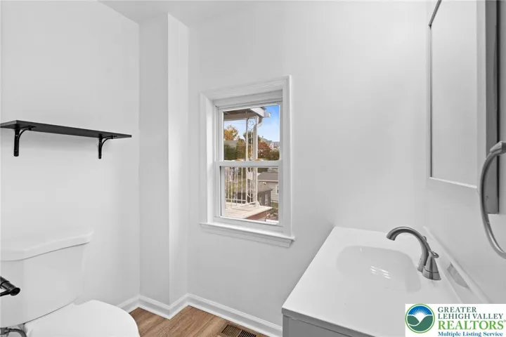 2nd FL Full Bathroom
