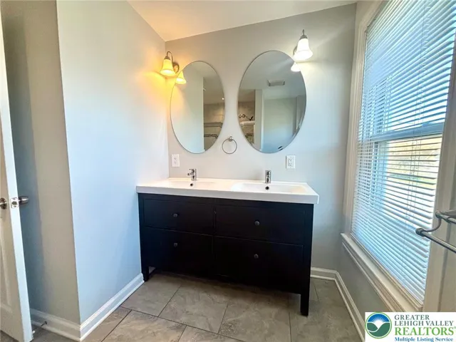 2nd floor full bath-dbl vanity