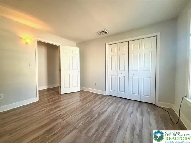 middle bedroom
