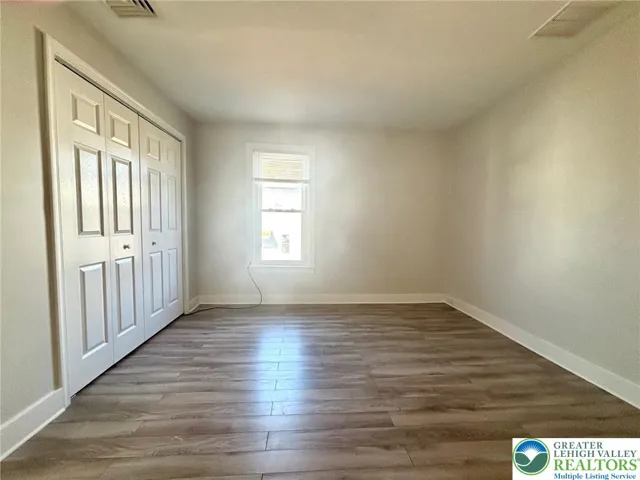 middle bedroom