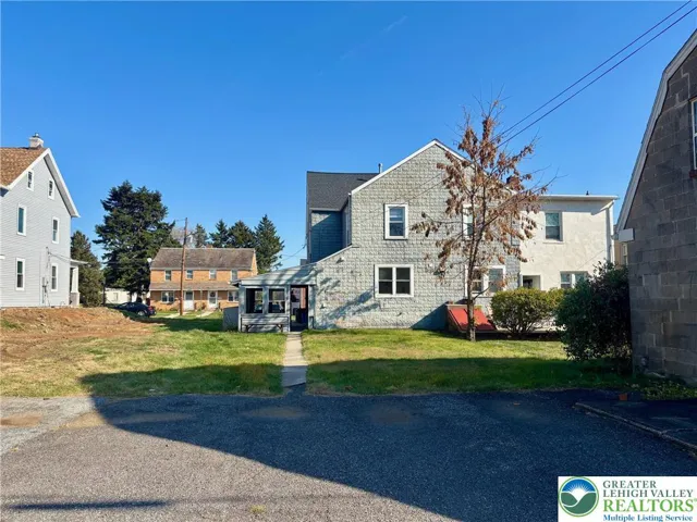 2 car parking pad in rear