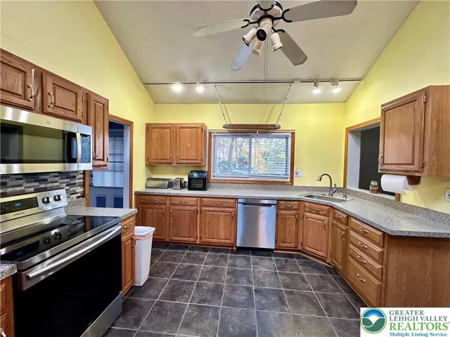 Large, spacious Kitchen