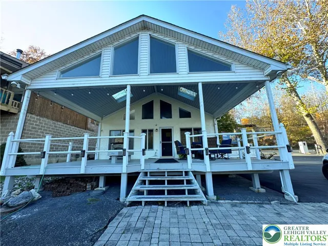 Welcome to 4305 N Delaware Drive!