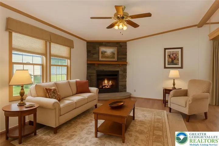 Family Rm - VIRTUALLY STAGED