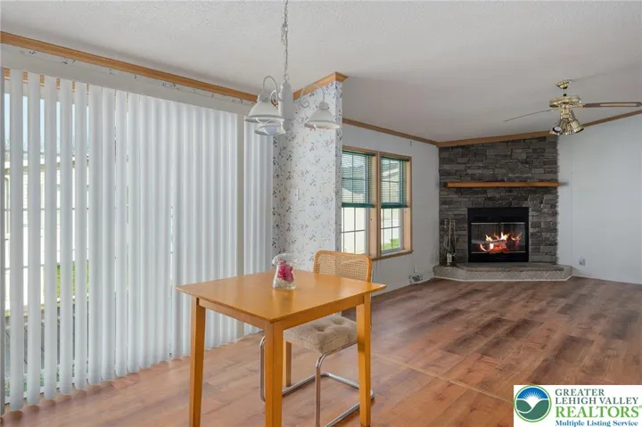 Breakfast Nook open to Family Rm