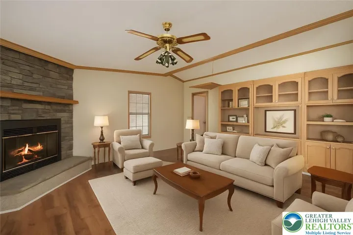 Family Rm - VIRTUALLY STAGED
