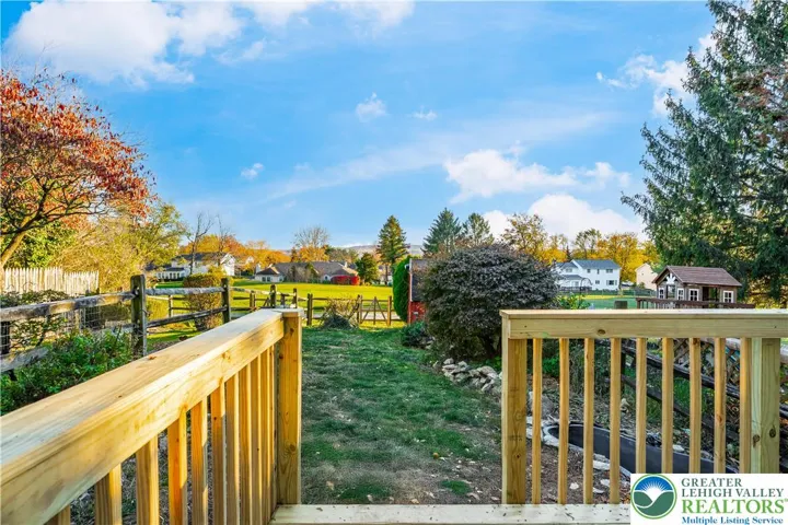 deck to fenced yard