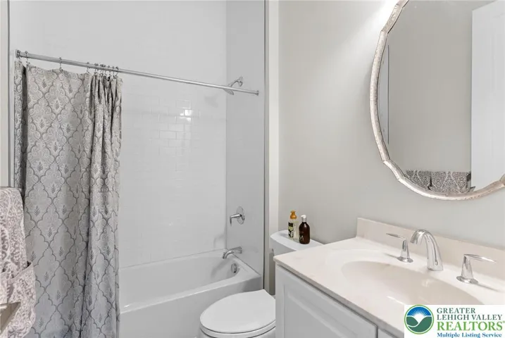 1st FL Full Bathroom