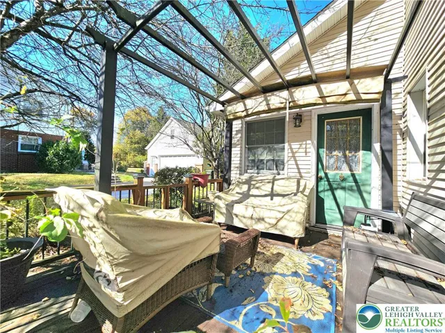 Extended family quarters deck/entrance
