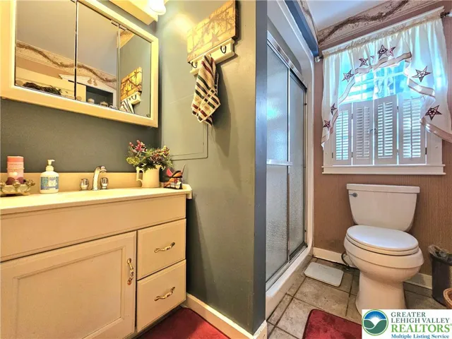 1st floor bath
