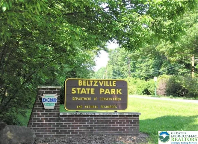 15 mins from Beltzville State Park -fishing, swimming & boating