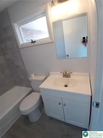 Full bath off family room