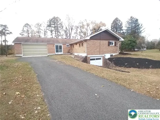 2nd driveway leads to 2 car garage
