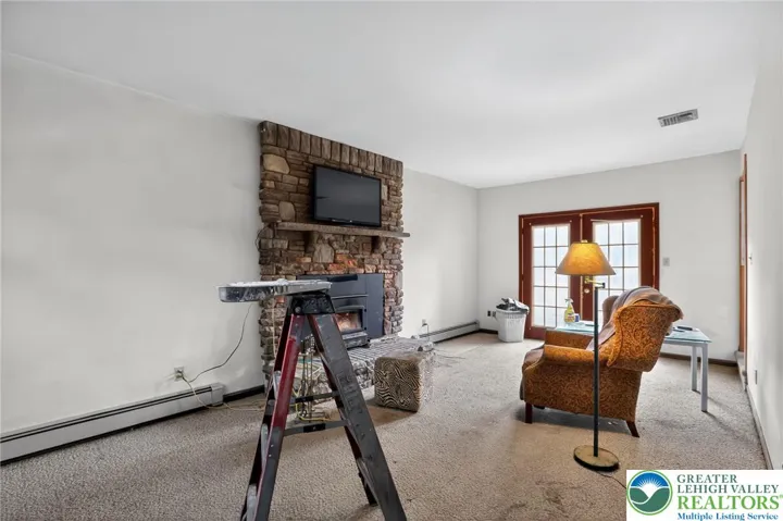 family room w fireplace