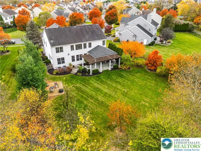 Your private backyard oasis!