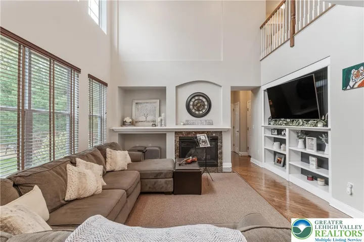 FANTASTIC Family Room, with Niches