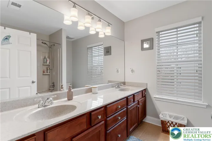 2nd Floor Full Bath