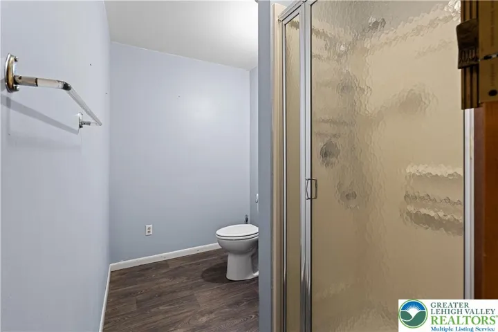 Connected apartment  full bathroom