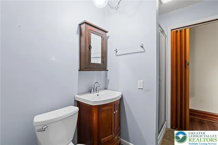 Connected apartment  full bathroom