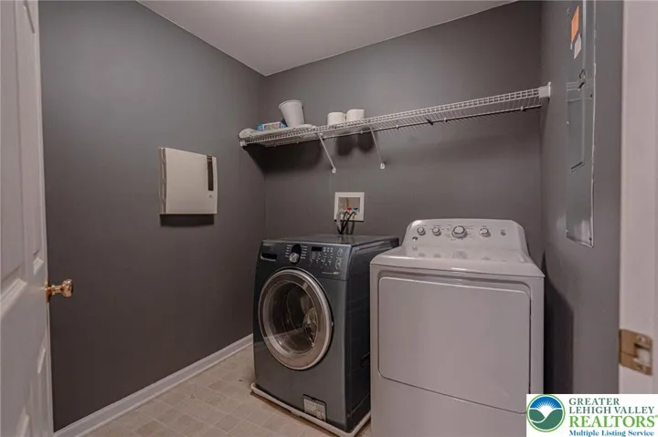 Laundry Rm / hallway