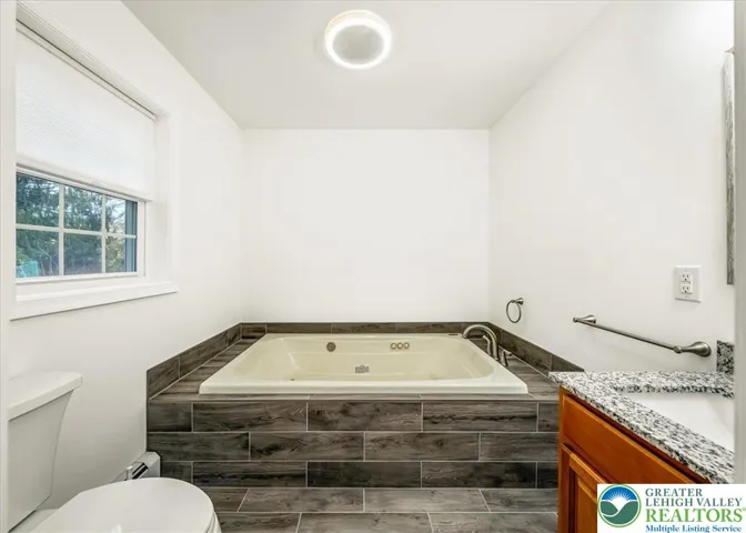 Primary Ensuite Bath