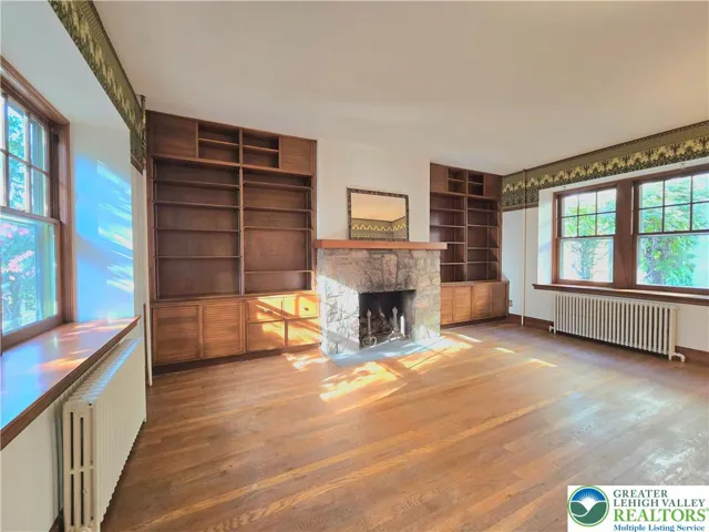 Living Room with Gas Fireplace