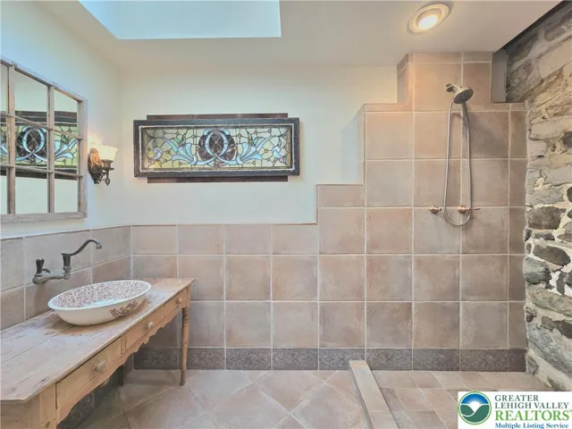 1st Floor Full Bath
