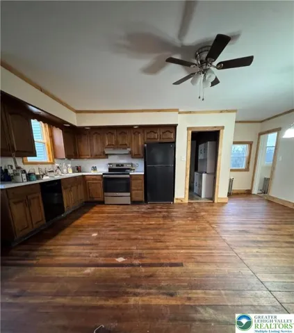 Kitchen & Dining