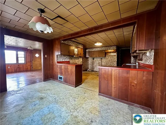 Open concept kitchen & dining