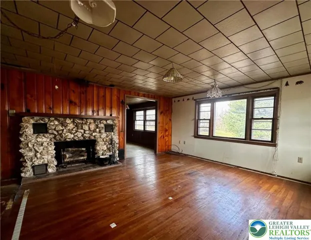 Wood burning fireplace