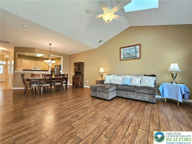 Great room (living/dining combo)