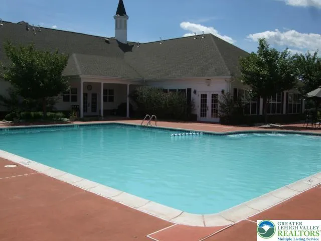 Clubhouse - pool
