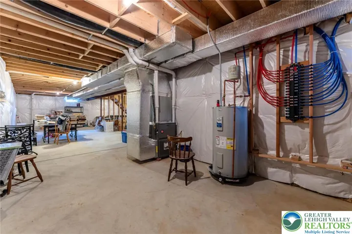 Spacious basement w/9' ceiling