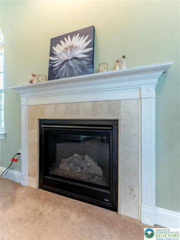 Gas fireplace w/marble surround & mantel