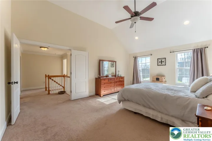 Vaulted/cathedral ceiling