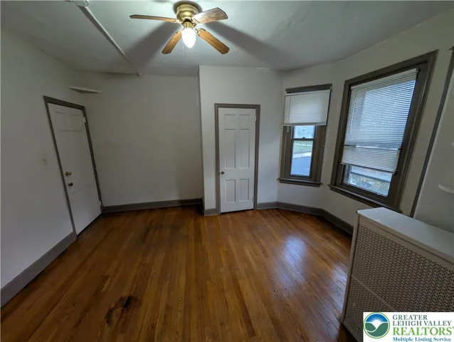 Middle bedroom
