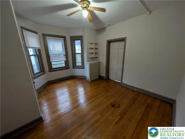 Middle bedroom