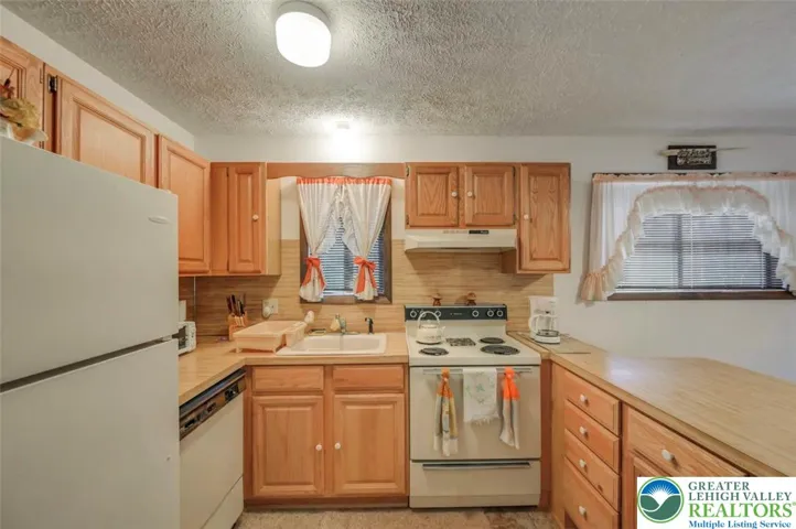 Well Maintained Kitchen