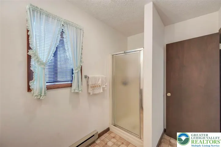 2nd Floor Main Bath