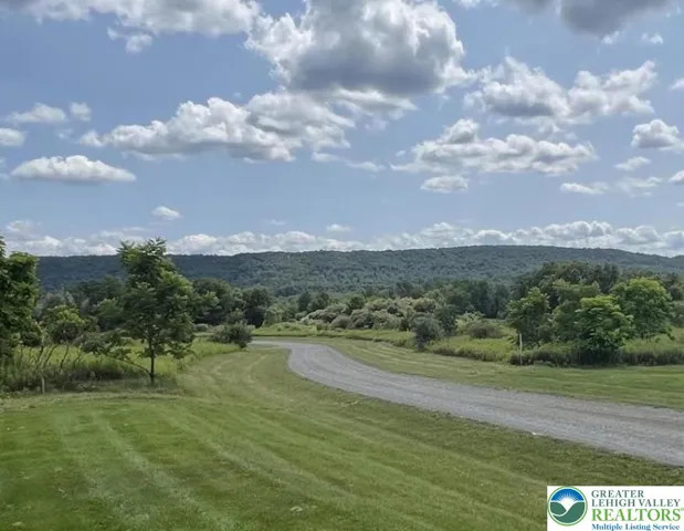 Large 1-3 acre lots with scenic mountain views. Flat lots with some opportunity for walk-out basements.