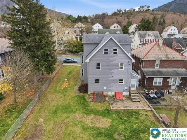 113 Lehigh Ave - Right side